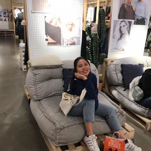 Meet your Posher, Vy